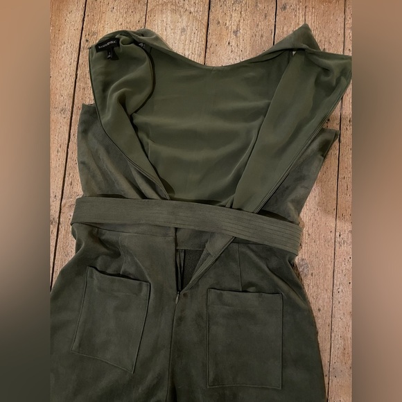 Banana Republic Sage Green Vegan Suede Jumpsuit Size 6 - Picture 8 of 16